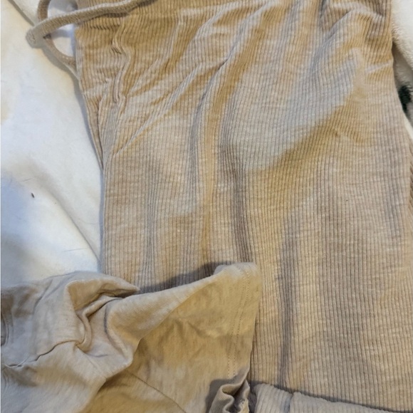 Hollister Beige Ribbed Loungewear Set - Picture 4 of 4
